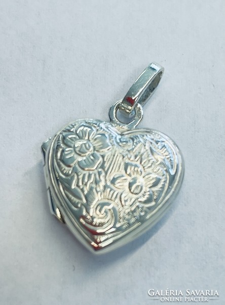 Silver openable heart pendant