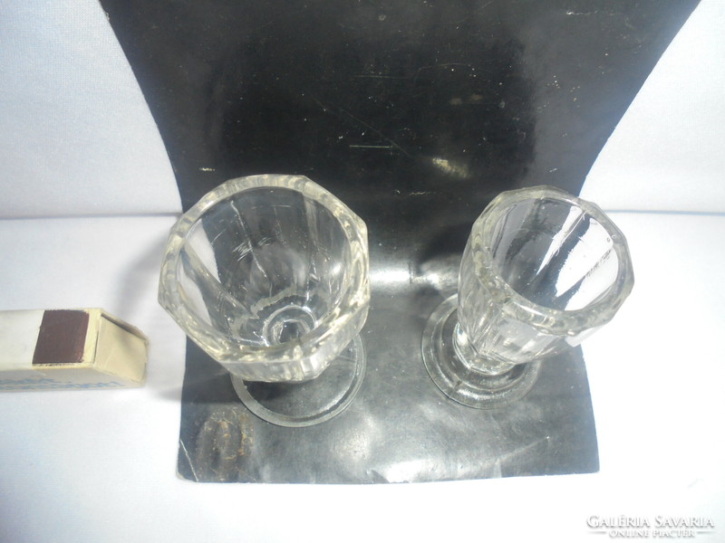 Régi kocsmai, vendéglátós röviditalos, pálinkás talpas üveg pohár - két darab együtt