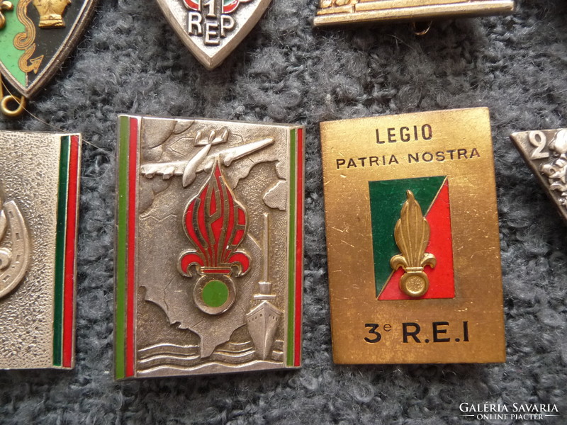 Régi francia légiós alakulat jelvények 19 db zománcos francia idegenlégiós jelvény gyűjtemény egyben