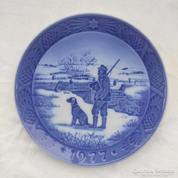 Royal Copenhagen Christmas Plate / Karácsonyi tányér, a Dán Királyi Porcelángyár terméke, 1977