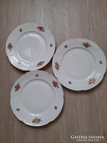 Drasche flower patterned plates