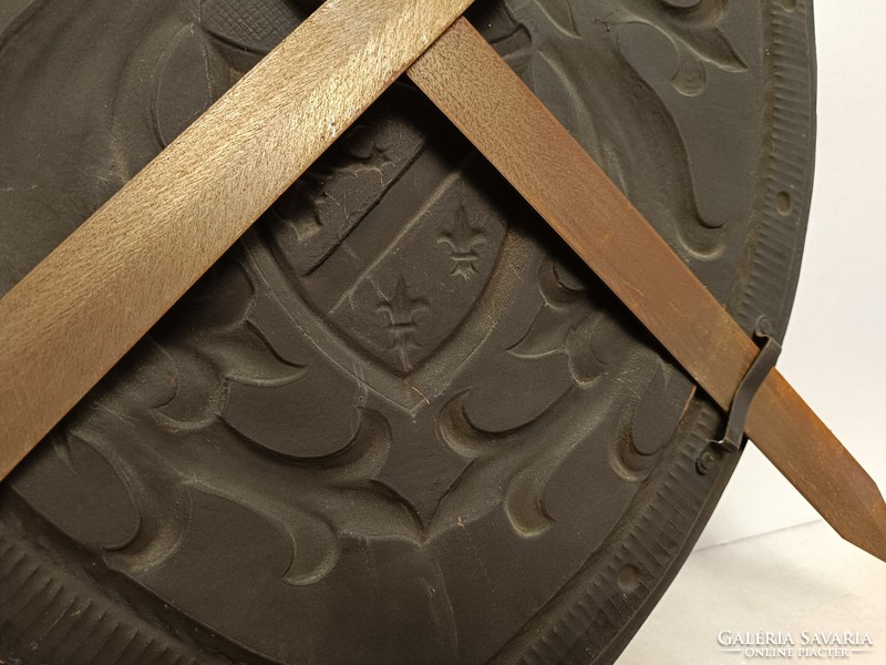 Antik sárgaréz pajzs vas pengés kardokkal kópia Galvanoplastik fali dekoráció military 358 8024