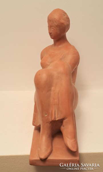 László Deák (1926-1970): 25 x 21 cm flawless terracotta statue