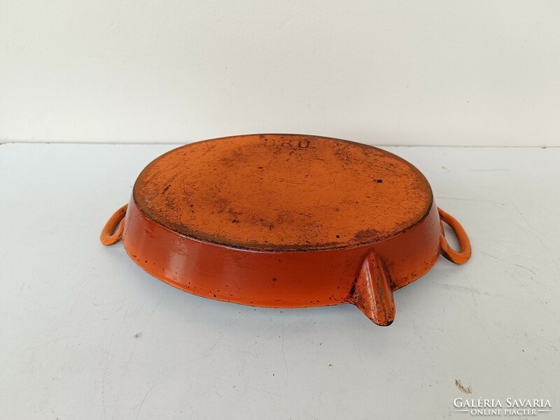 Antique enameled cast iron kitchen fish oven beaked pot with cast iron legs 452 8138
