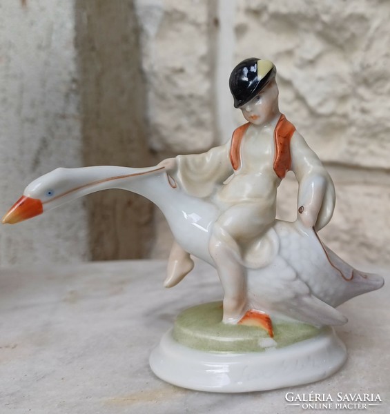 Herendi Ludas Matyi colorful figurative porcelain, first class video as well.