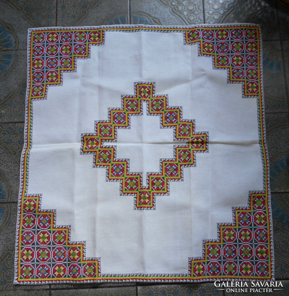 ++++ Beregi cross-stitch tablecloth 62 cm x 66 cm - professionally made needlework