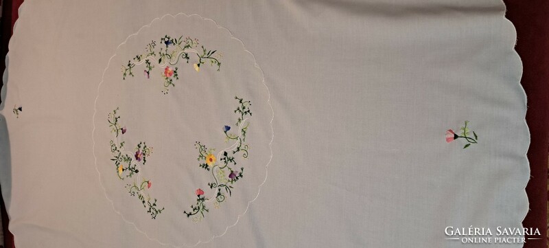 Embroidered floral tablecloth (4238)