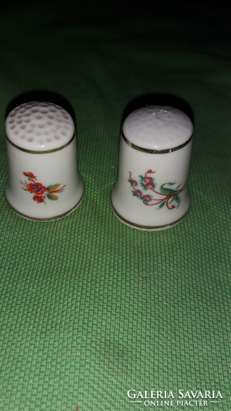 Hollóházi porcelain flower pattern thimbles, 2 in one, as shown in the pictures