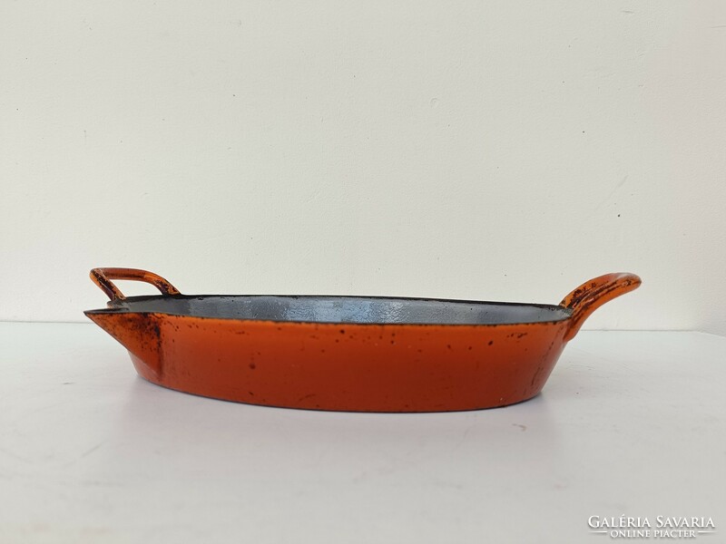 Antique enameled cast iron kitchen fish oven beaked pot with cast iron legs 452 8138