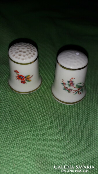 Hollóházi porcelain flower pattern thimbles, 2 in one, as shown in the pictures