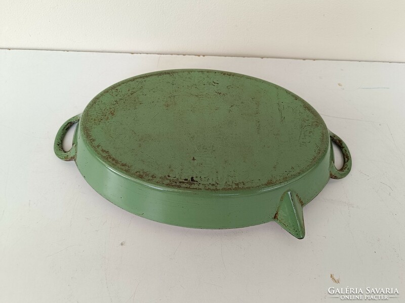 Antique enameled cast iron kitchen fish oven beaked pot with cast iron legs 451 8137