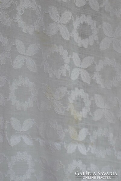 Régi textil anyag , vékony pamut , átlátszó , anyagában mintás 320 x 73 cm + babaruha , dekor , ...