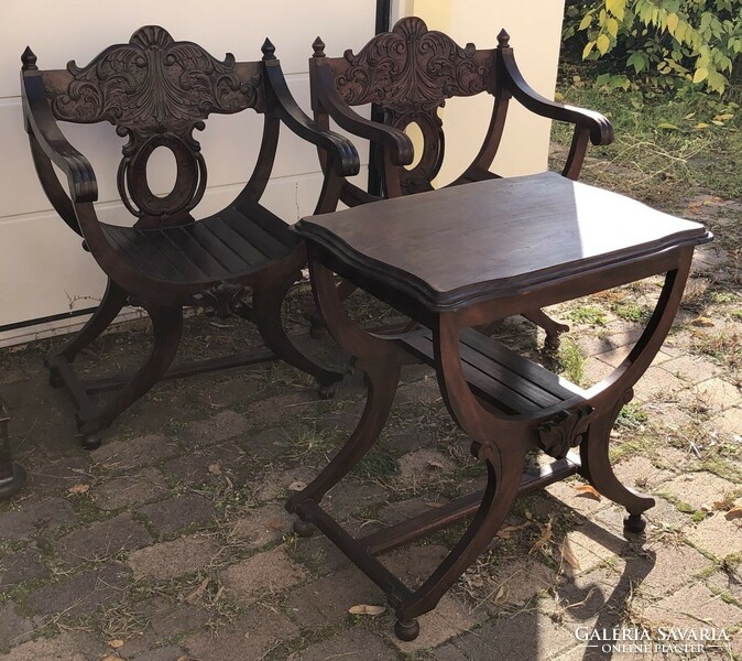 Neo-Renaissance small table and 2 chairs