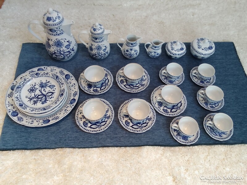 33 pieces of onion-patterned porcelain set, for tea, coffee, and cakes!