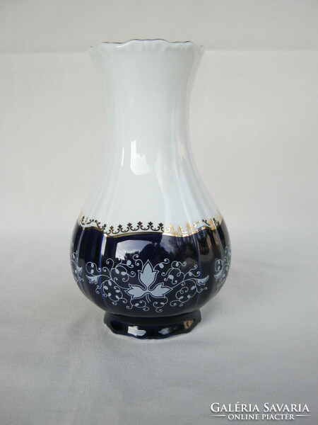 Zsolnay porcelán pompadour kék fehér mintás váza
