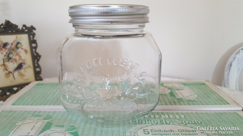 Set of 5 Leifheit mason jars, in a box.