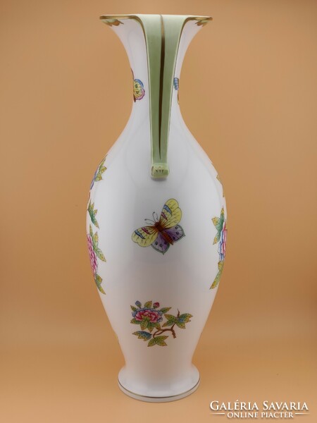 Herend porcelain vase with Vbo Victoria pattern