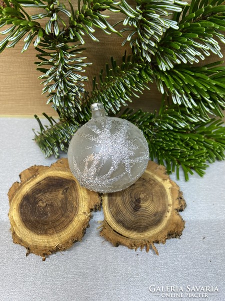3 Christmas tree decoration balls together!