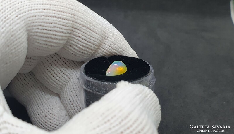 Ethiopian welo opal 1.72 Carats. With certification.