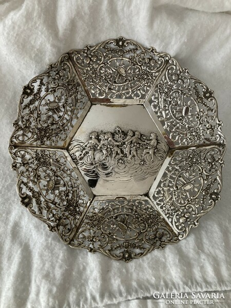 Silver openwork centerpiece, offering / with figural decoration, fineness 800