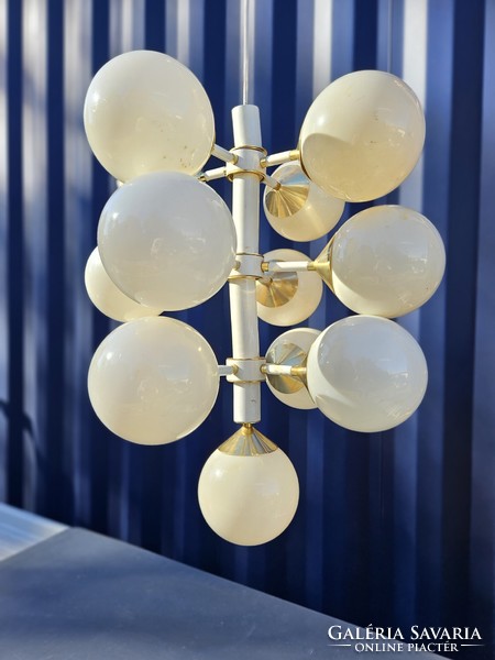 Extra mid century, Sputnik chandelier, with 14 plastic globes