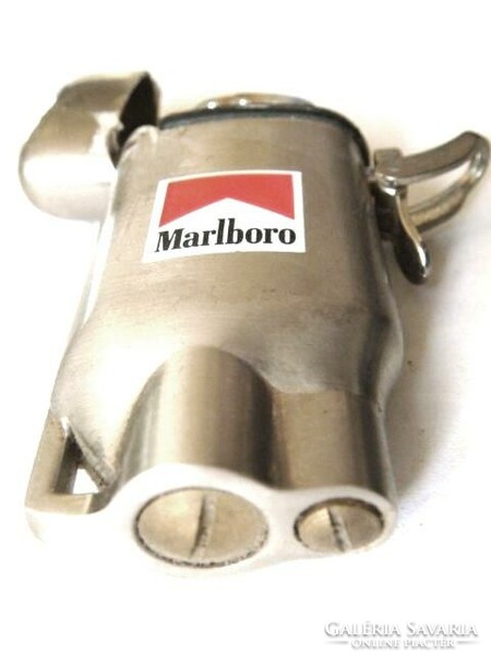 Érdekes Marlboro fém öngyújtó, csatos tartály forma