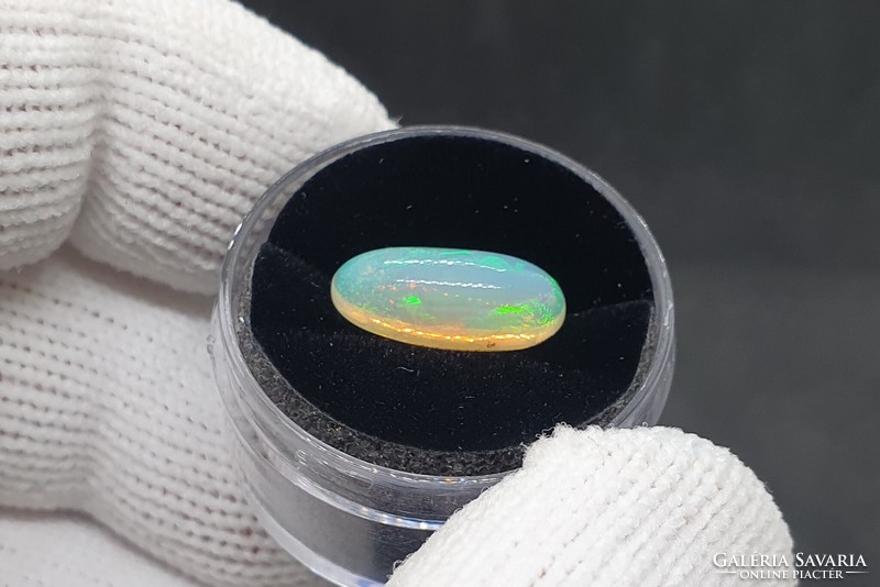 Ethiopian welo opal 2.59 Carats. With certification.