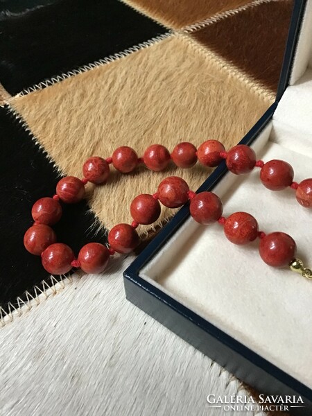 Old red pumice coral pearl string with gold-plated silver clasp