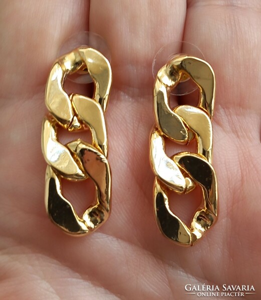 Gold-plated chain earrings.