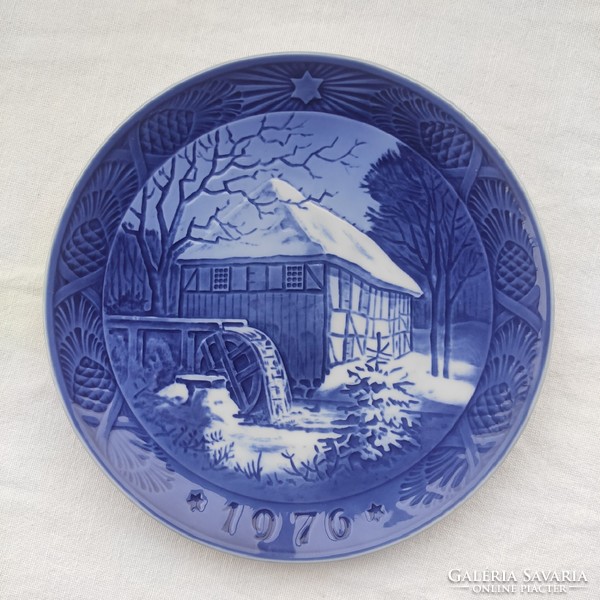 Royal Copenhagen Christmas Plate / Karácsonyi tányér, a Dán Királyi Porcelángyár terméke, 1976