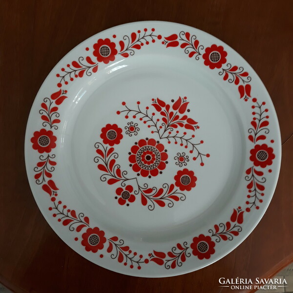 Alföldi porcelán tányér a képen látható állapotban. 24 cm átmérőjű