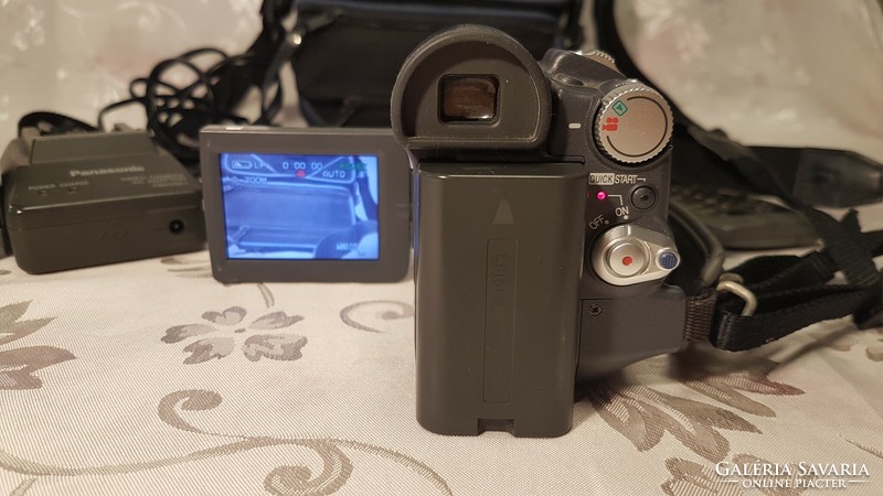 It works!!!Panasonic nv-gs11 digital video camera, with accessories