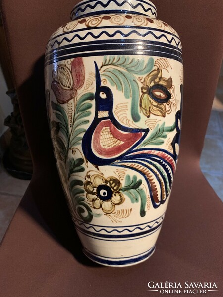 Korondi's large vase with a bird motif is the work of János Józsa