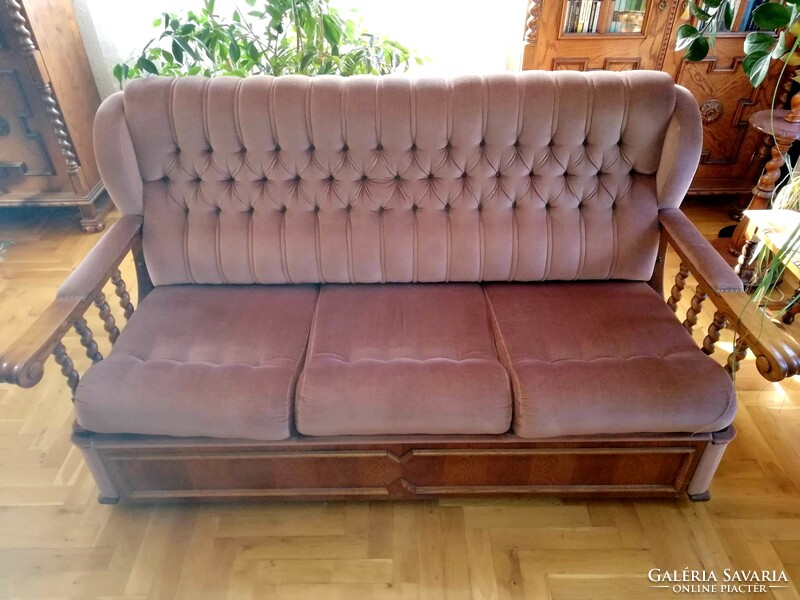 Beautiful colonial sofa set for sale