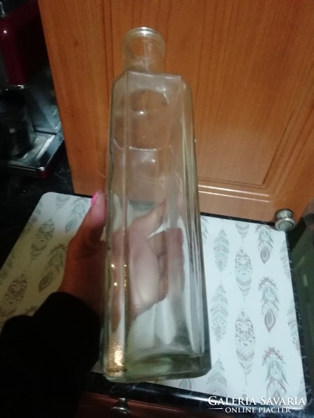 Pincetok glass is in the condition shown in the pictures