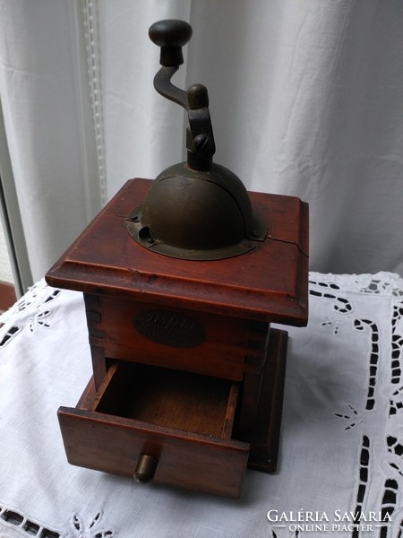 Perfect antique coffee/pepper grinder/museum piece/