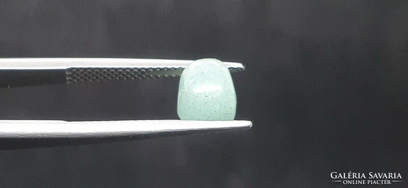 Colombian emerald cabochon 2.33 carats. With certification.