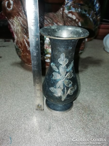Míves' old metal vase is in the condition shown in the pictures