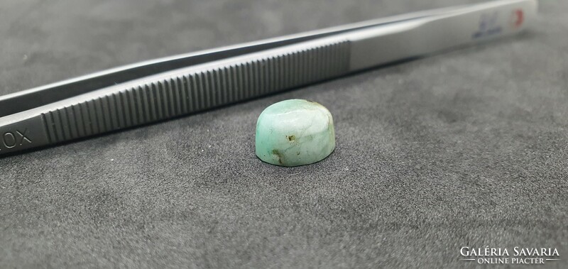 Colombian emerald cabochon 6.32 carats. With certification.