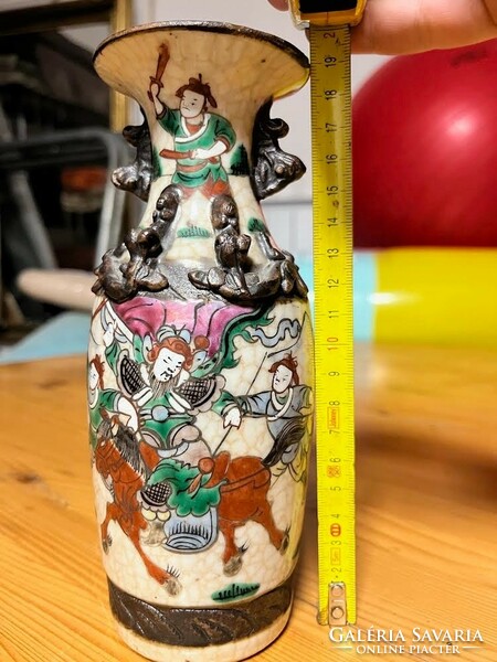 Antik kínai harckatona csatajelenet porcelán váza
