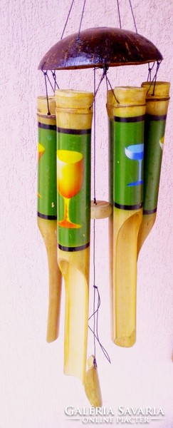 Bambusz szélcsengő vagy belépés jelző festett koktélos dekorációval Malájziából