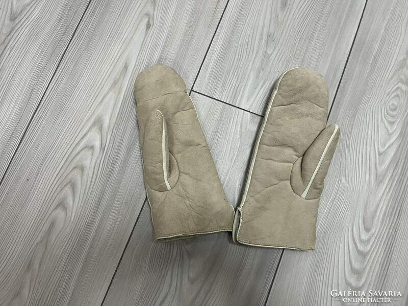 Lambskin leather gloves