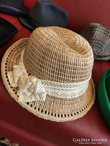 Women's straw hat in good condition from the department of fashion hall - hat factory, 1950s