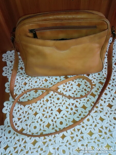 Leather bag, can be hung on the shoulder, unisex.