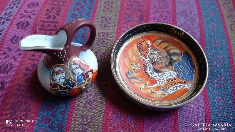 Japán mini porcelánok keleti mini kiöntő és tányér