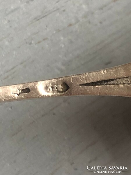Különlegesen díszített ezüst kanál egyedi formával