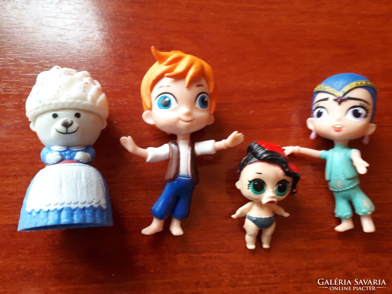 4 collectible toy figures