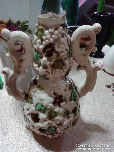Antique fischer? Porcelain vase, the top is defective, it is in the condition shown in the pictures