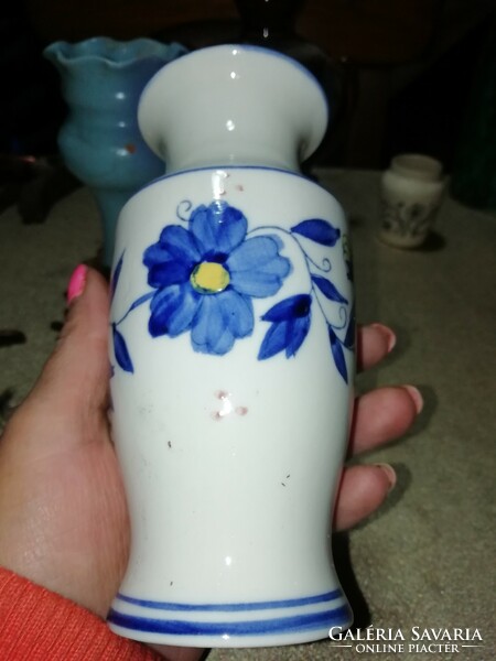 Porcelain vase 25. It is in the condition shown in the pictures