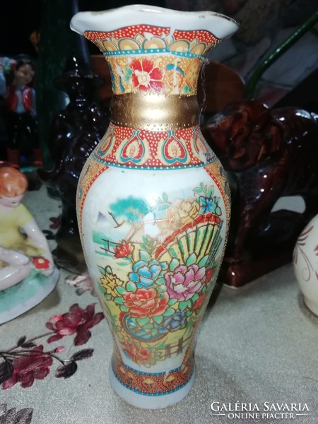 Porcelain vase, Chinese 14. It is in the condition shown in the pictures